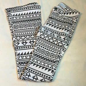 Ranch Dress’n size 1 black and white bootcut jeans.